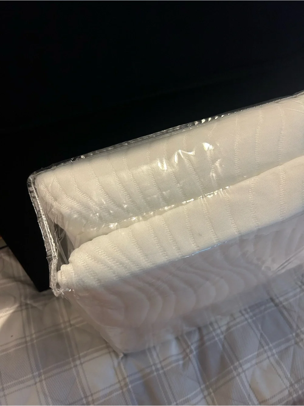 White Stain-Release Waterproof Mattress Protector